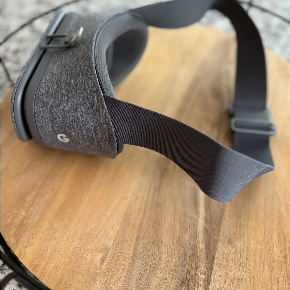 Google Daydream View VR Headset 2nd Generation